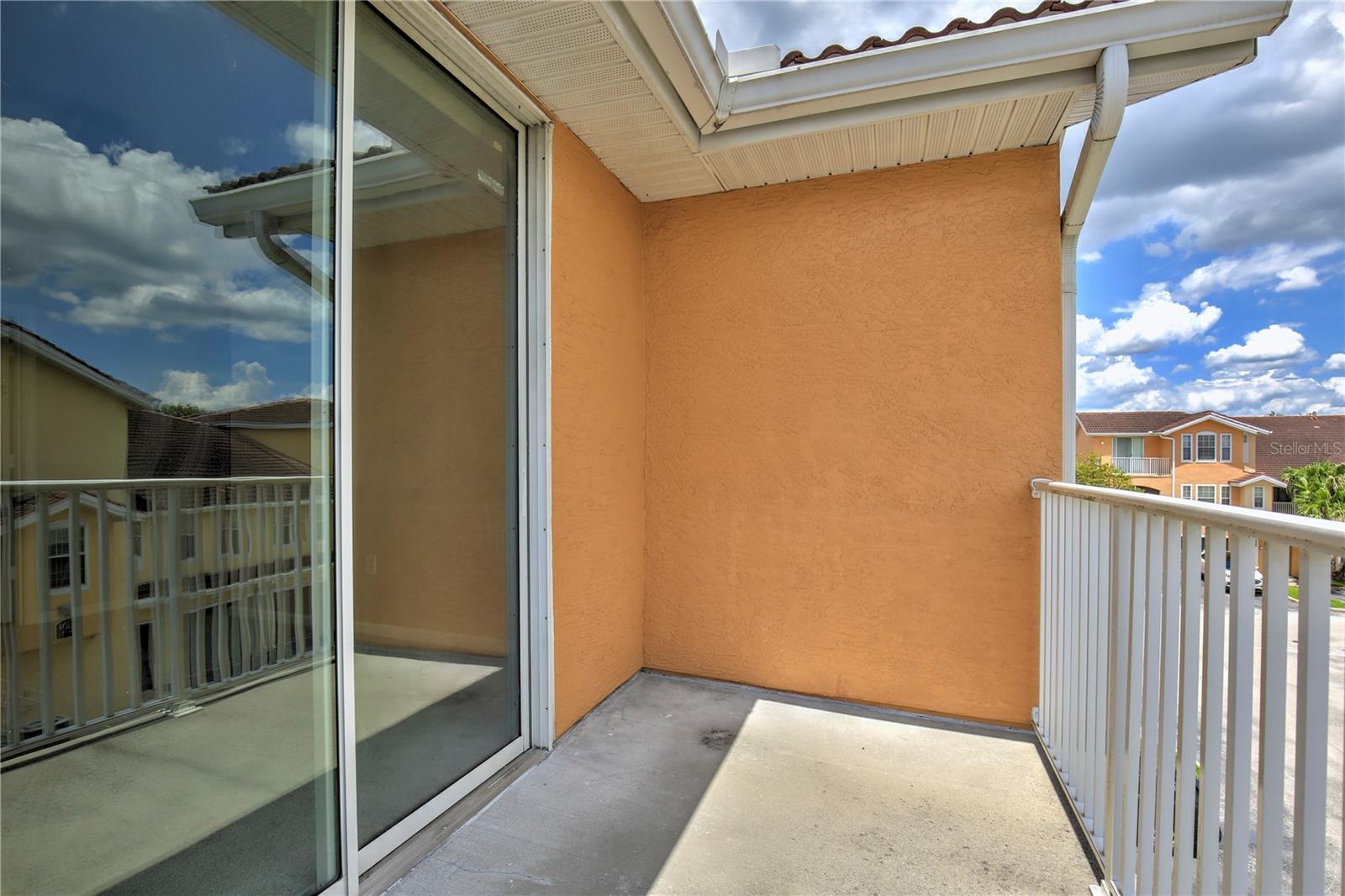 VILLANOVA AT HUNTERS CREEK CONDOMINIUM - Residential