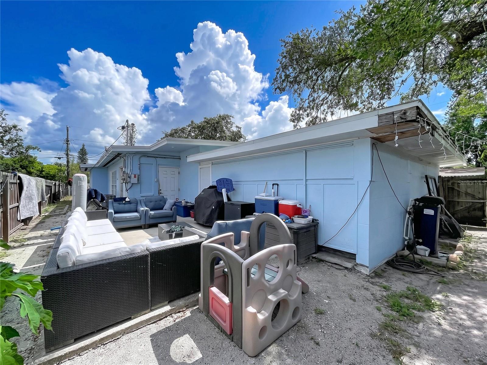 BAYOU HEIGHTS HANLONS - Residential