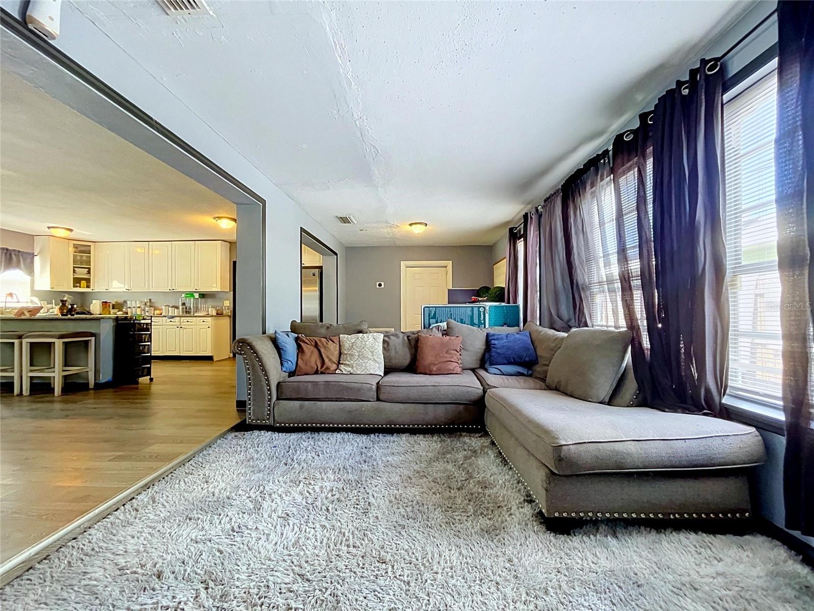 BAYOU HEIGHTS HANLONS - Residential