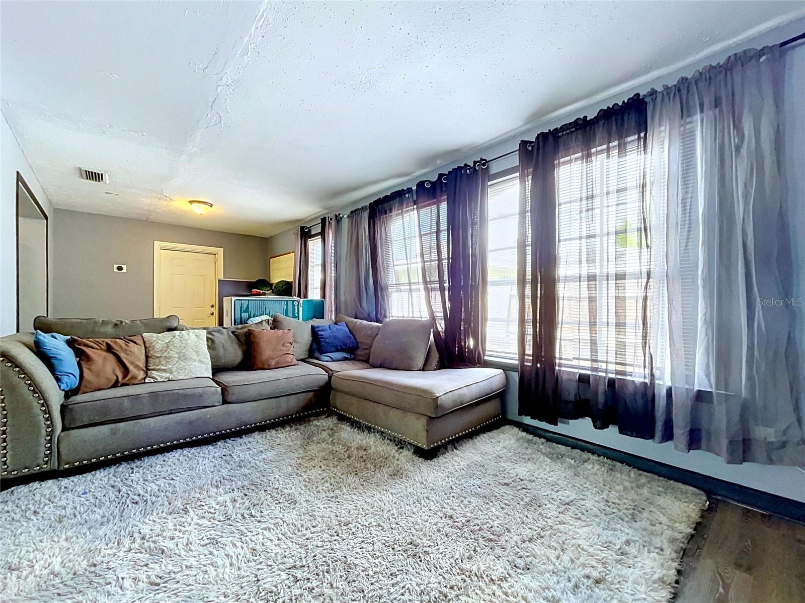 BAYOU HEIGHTS HANLONS - Residential