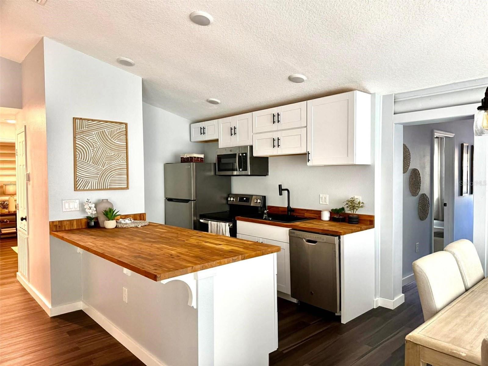 WHISPERING HILLS - Residential