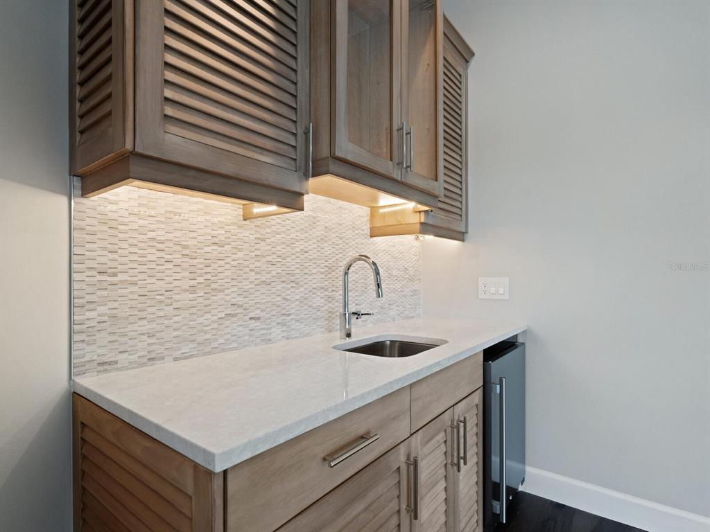 SARA SANDS - Residential
