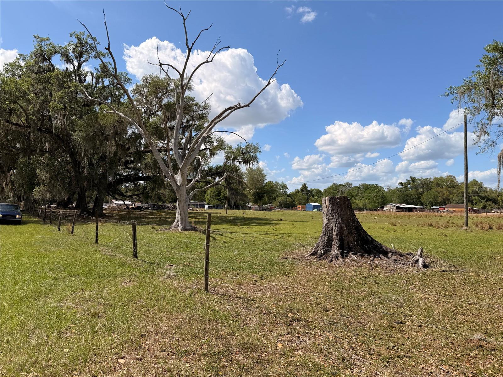 ACREAGE - Land