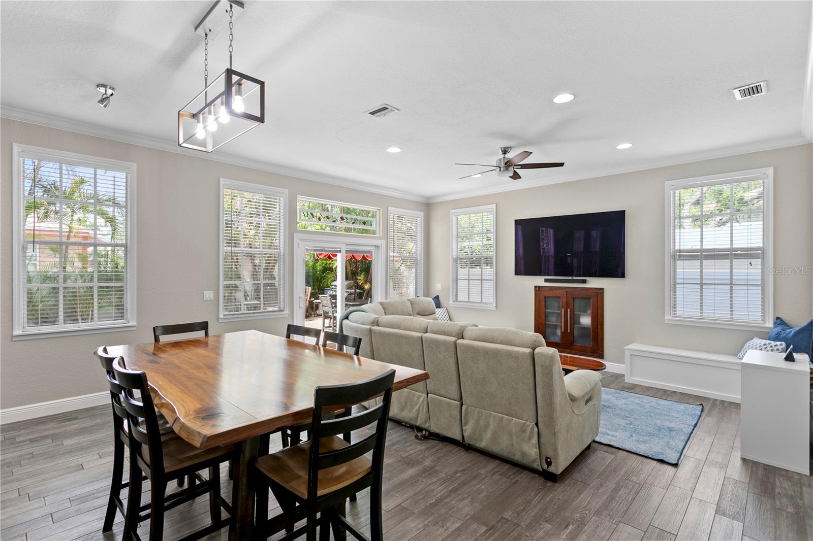 OAKELLARS - Residential