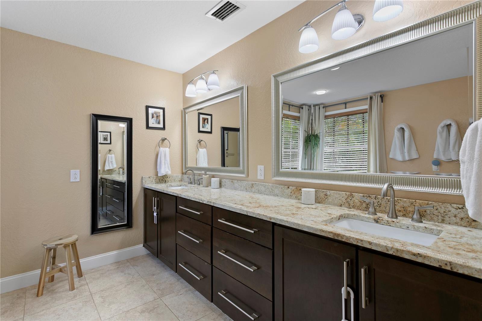 OAKELLARS - Residential