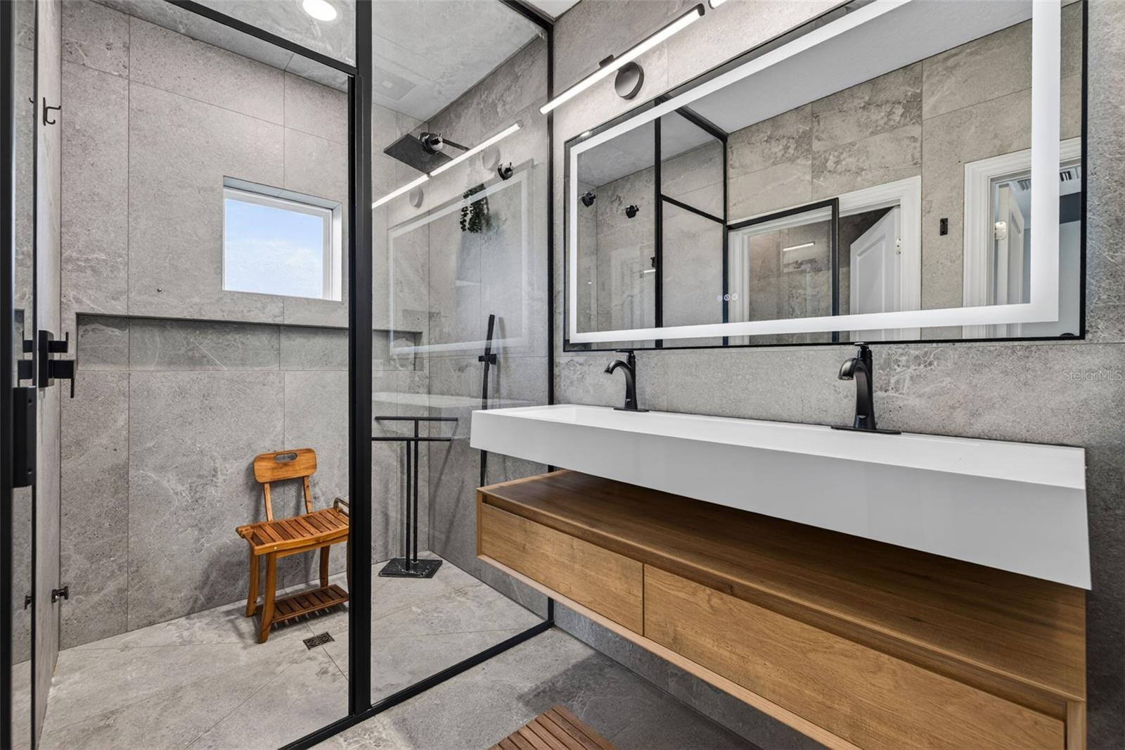 COVE/ROCKY POINT - Residential
