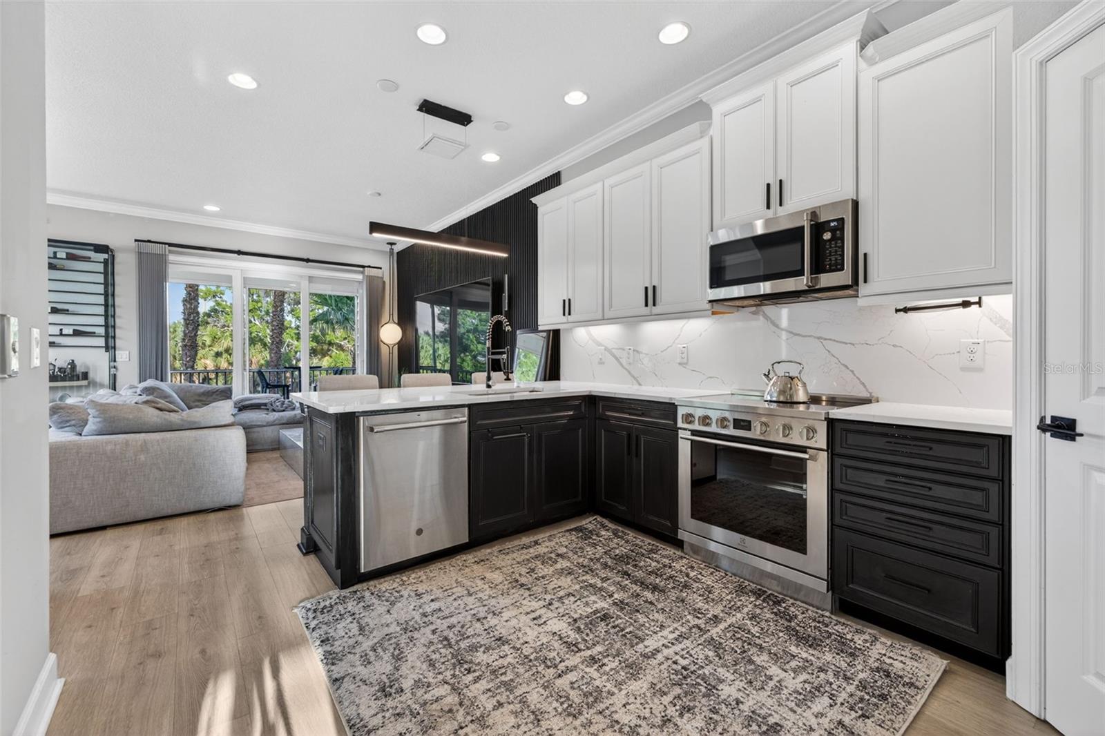 COVE/ROCKY POINT - Residential