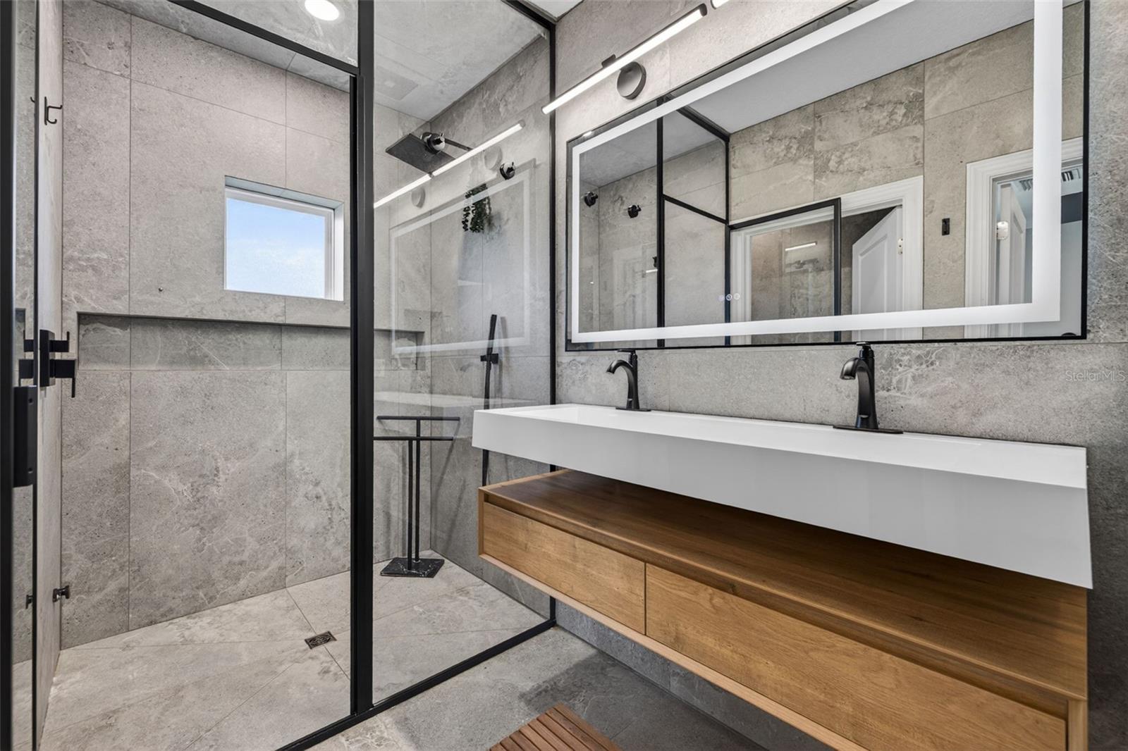 COVE/ROCKY POINT - Residential