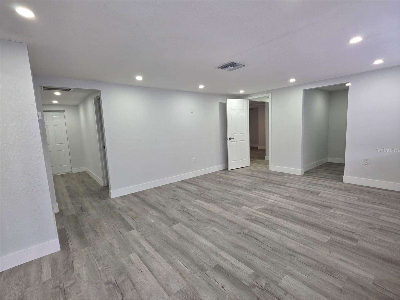 REGENCY PARK - Residential