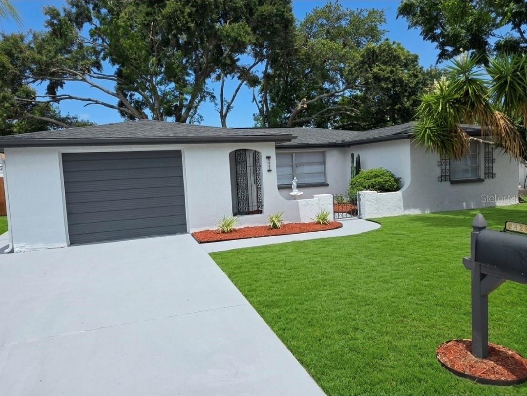 REGENCY PARK - Residential