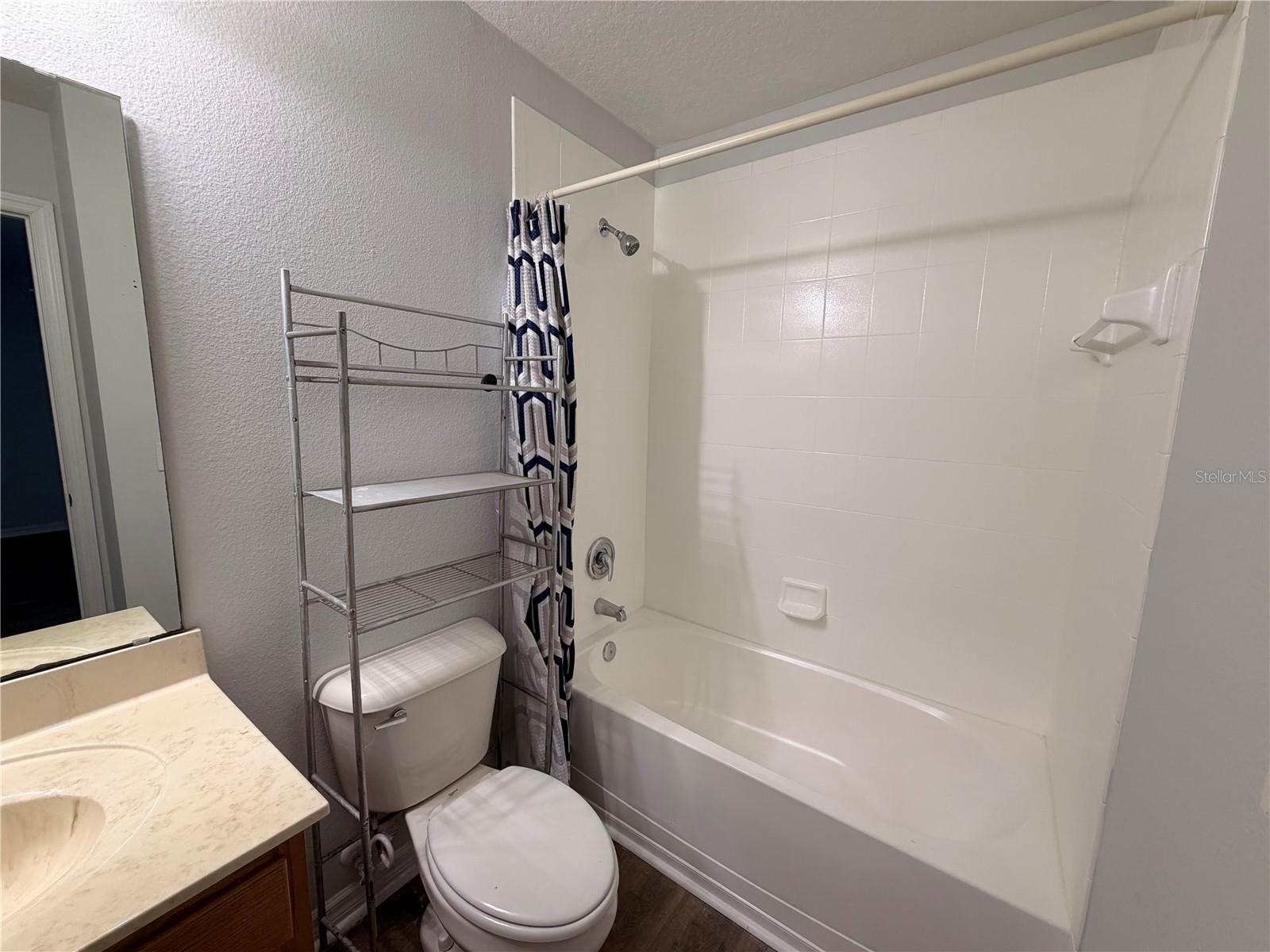 HAWTHORNE GLEN TWNHMS - Residential Lease