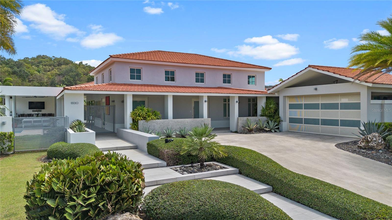 SABANERA DE DORADO - Residential