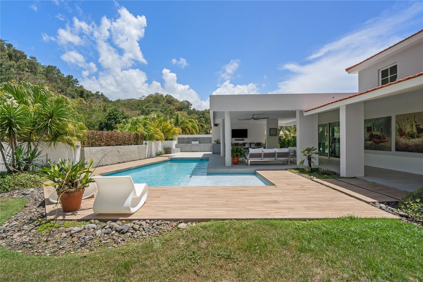 SABANERA DE DORADO - Residential