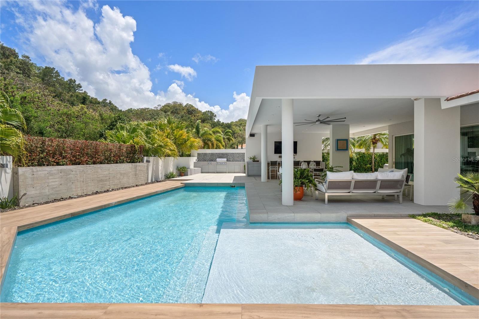 SABANERA DE DORADO - Residential
