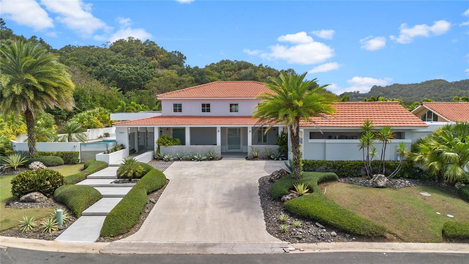 SABANERA DE DORADO - Residential