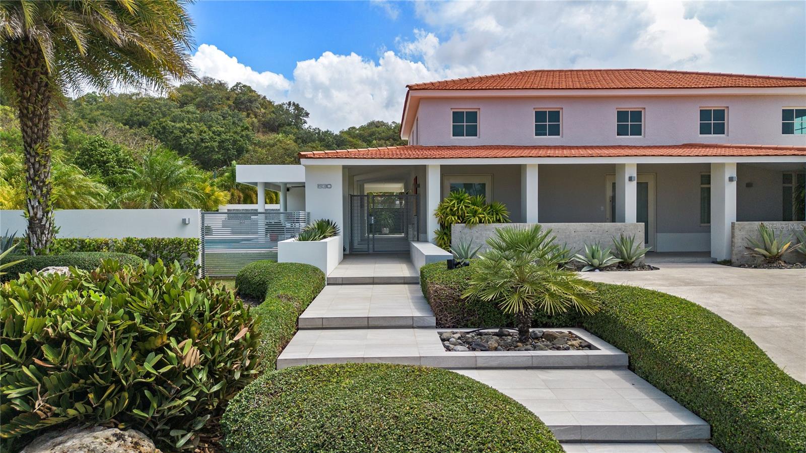 SABANERA DE DORADO - Residential
