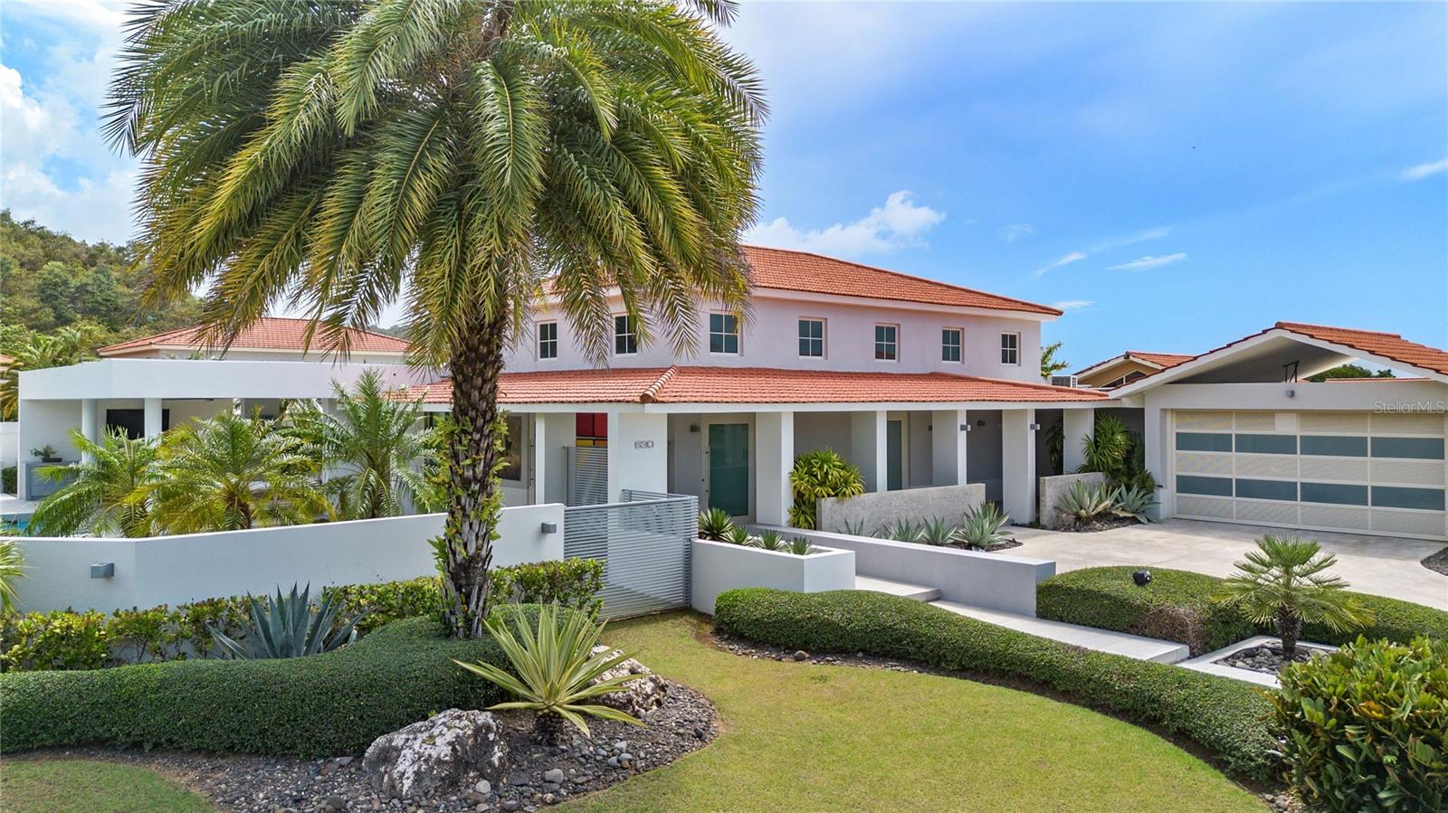 SABANERA DE DORADO - Residential