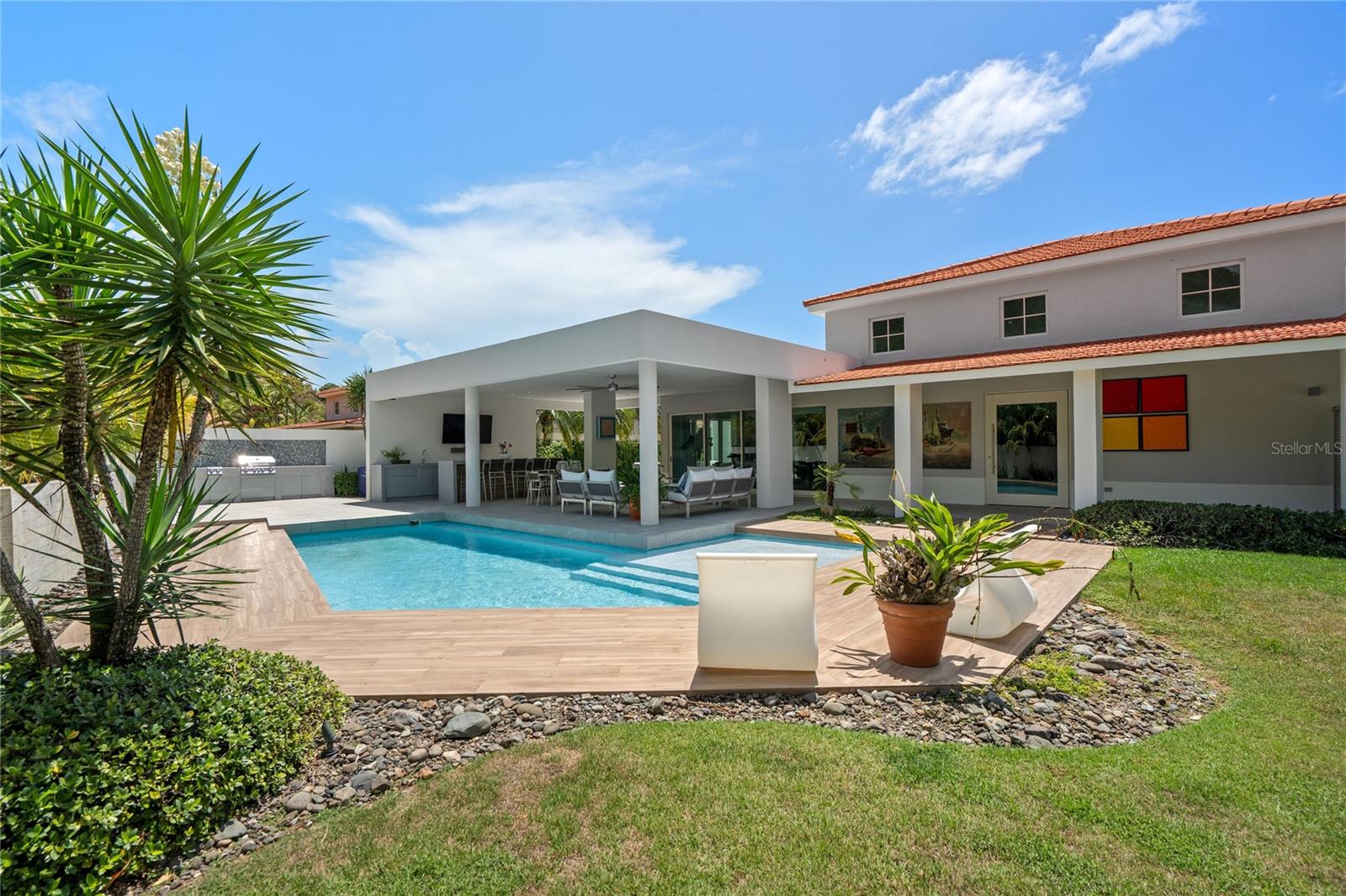 SABANERA DE DORADO - Residential