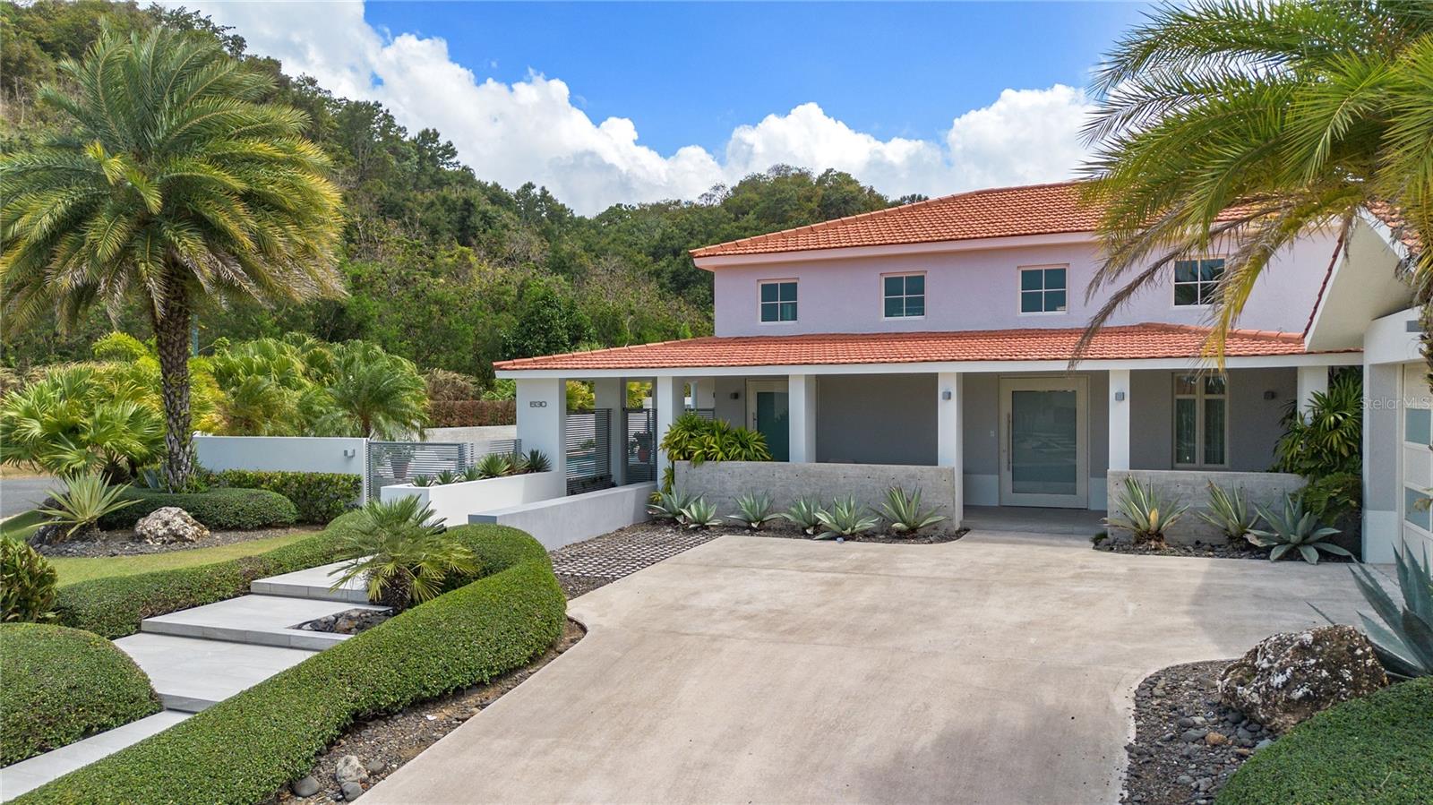 SABANERA DE DORADO - Residential