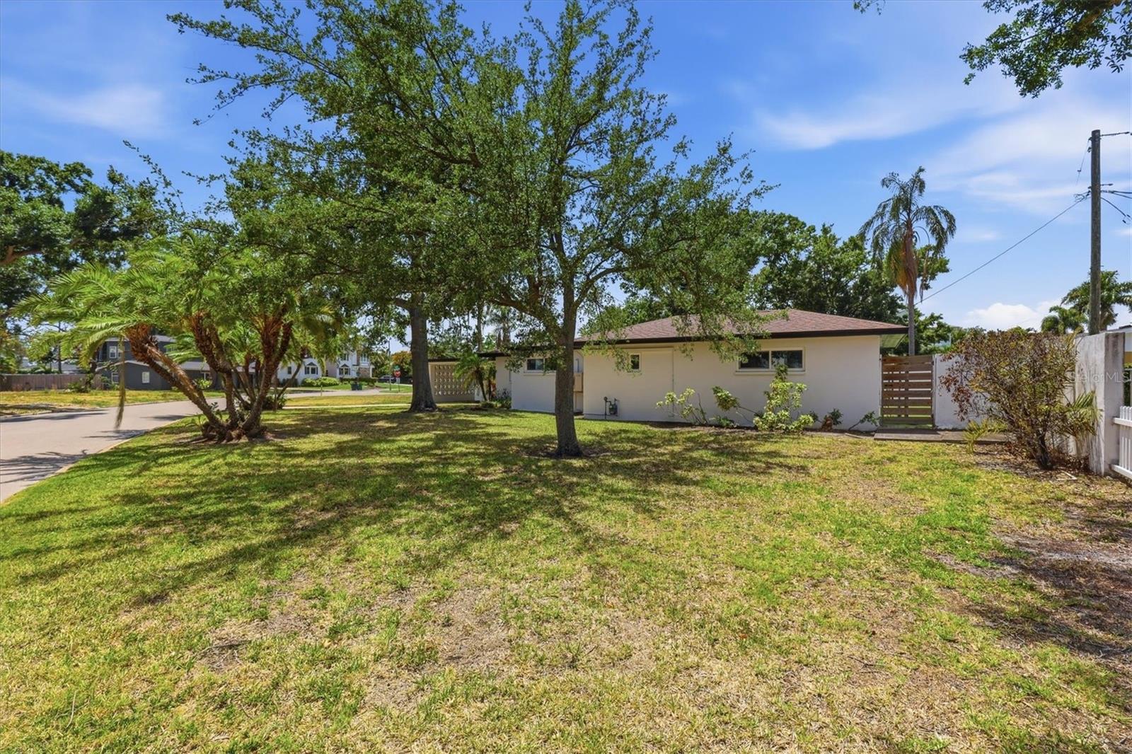 DAVIS ISLANDS - Residential Lease