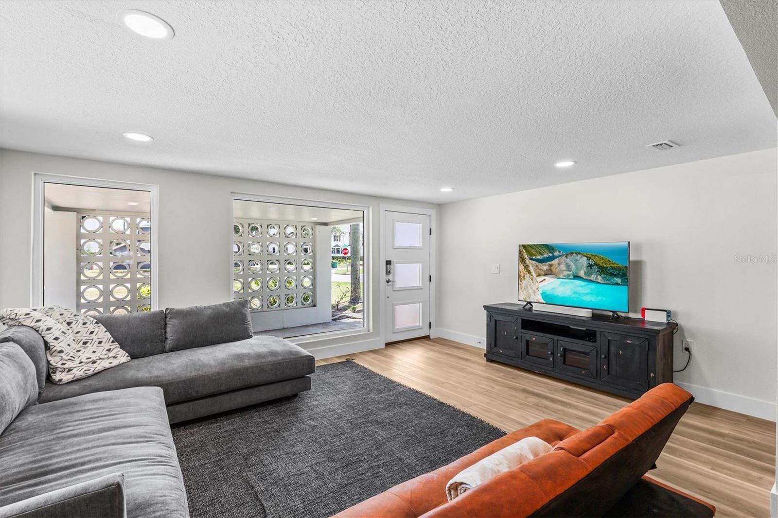 DAVIS ISLANDS - Residential Lease