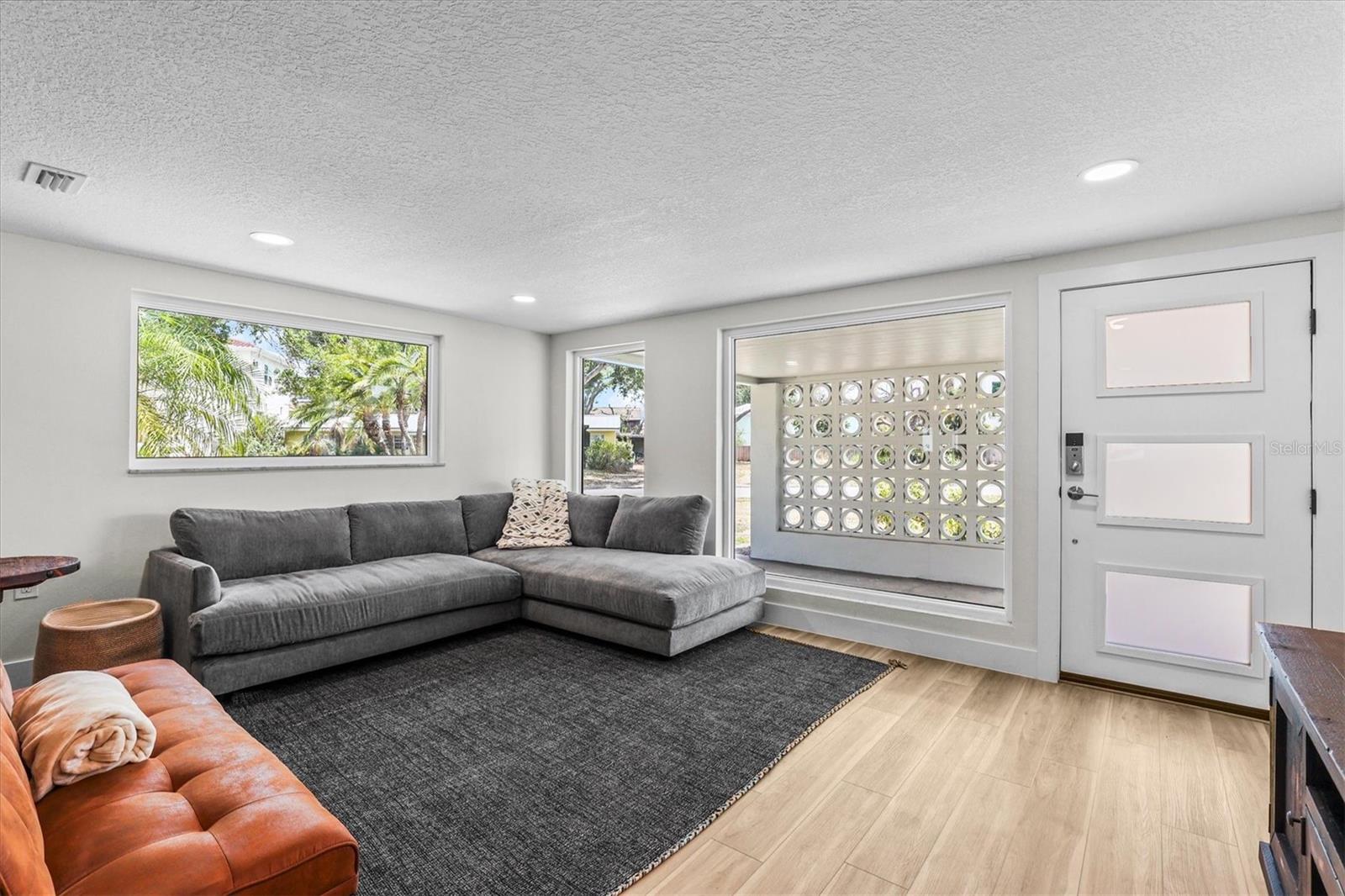 DAVIS ISLANDS - Residential Lease