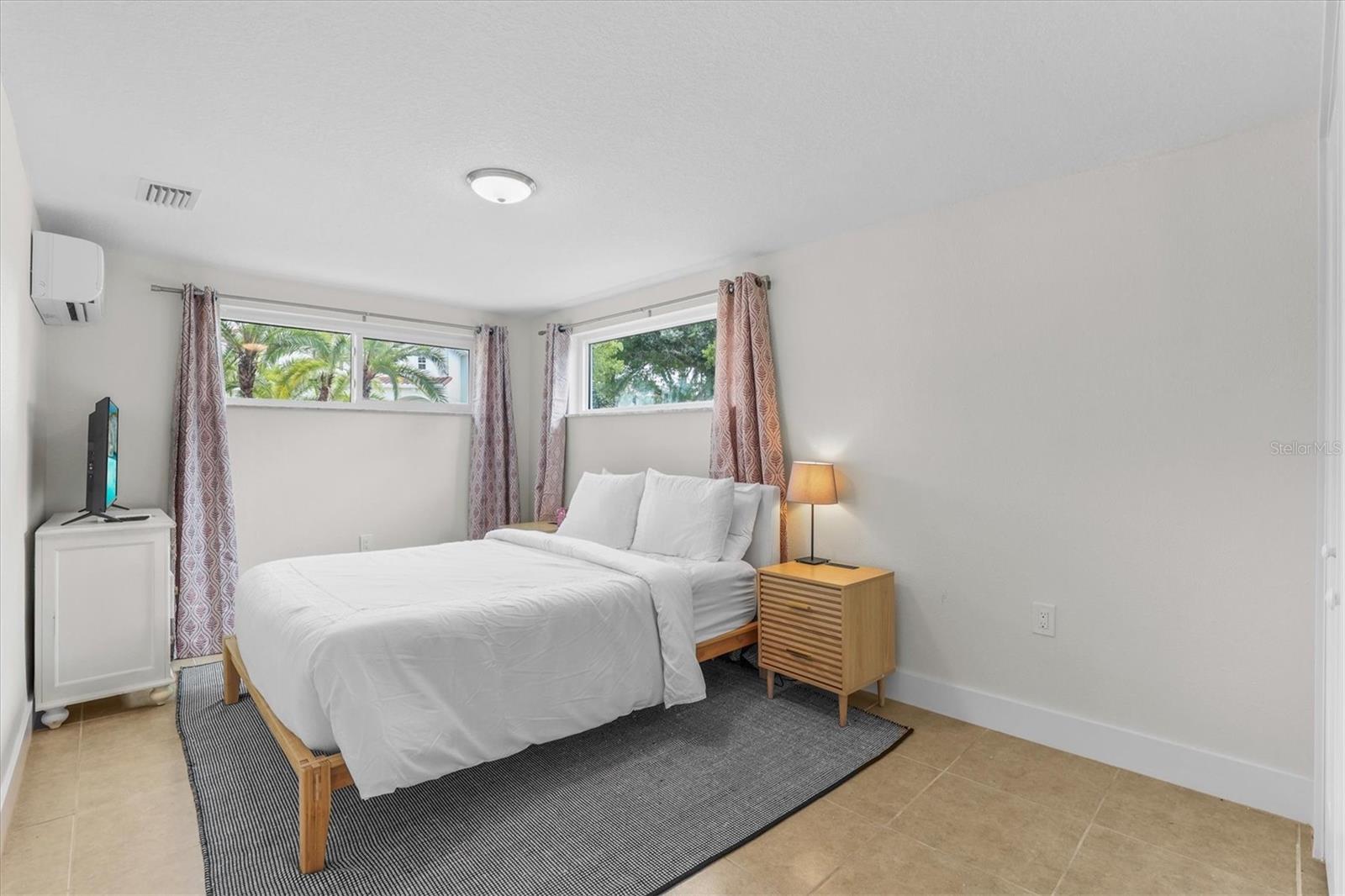 DAVIS ISLANDS - Residential Lease