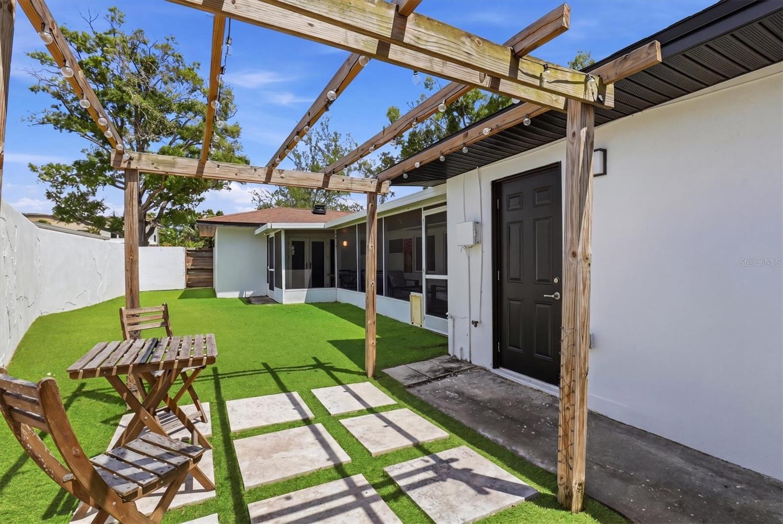 DAVIS ISLANDS - Residential Lease