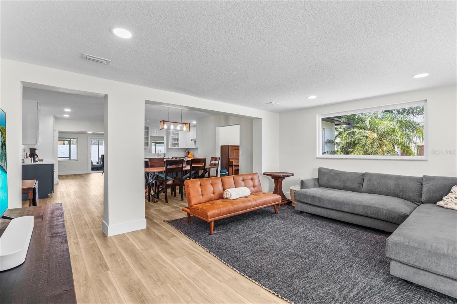 DAVIS ISLANDS - Residential Lease