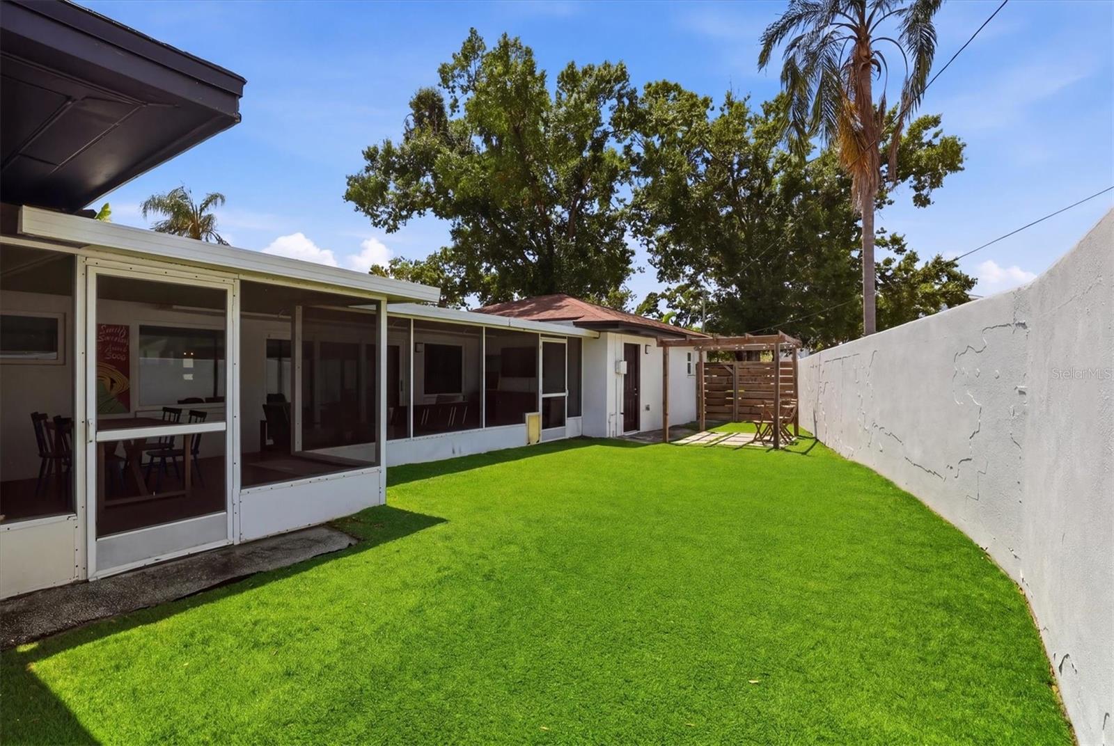 DAVIS ISLANDS - Residential Lease