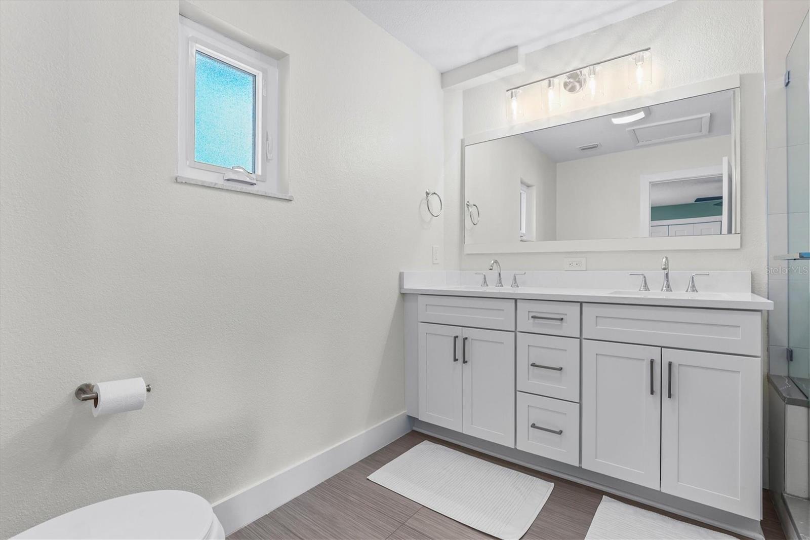 DAVIS ISLANDS - Residential Lease