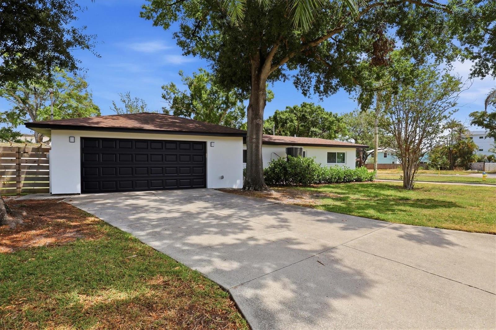 DAVIS ISLANDS - Residential Lease