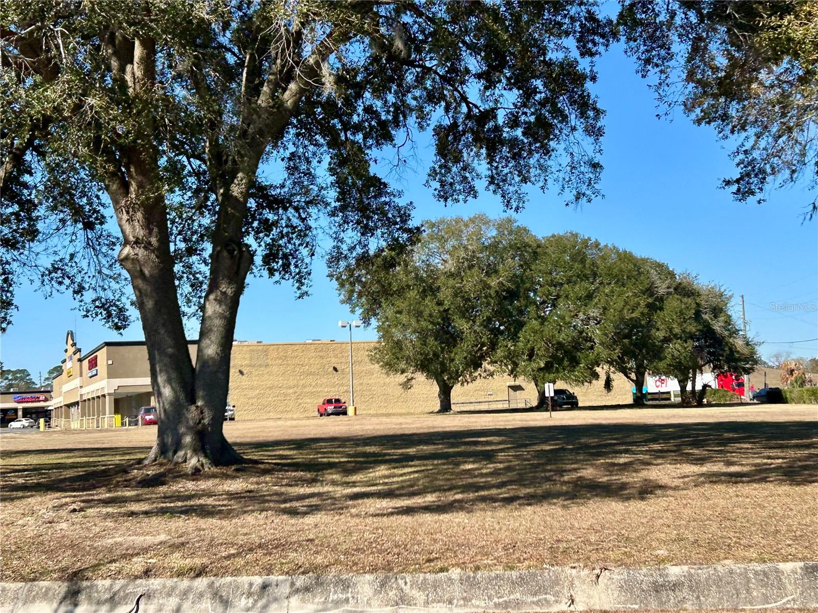 HAMILTON PARK - Land