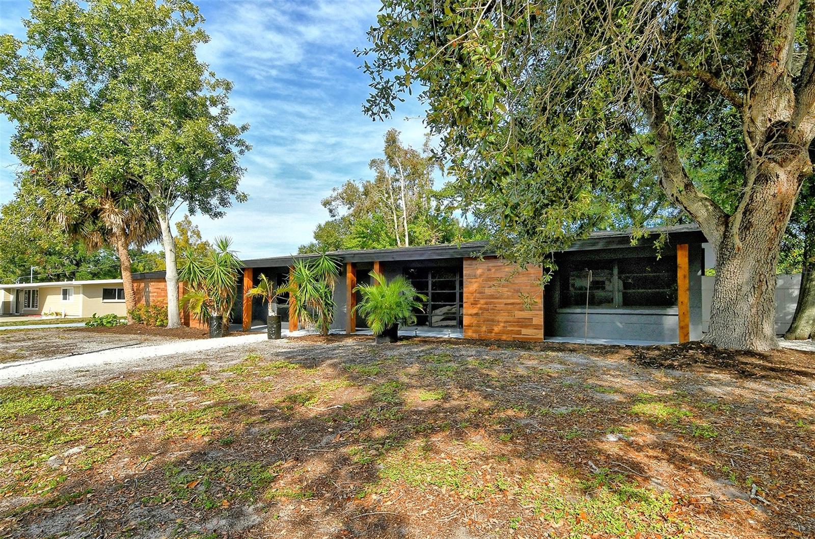 SOUTH GATE - Residential