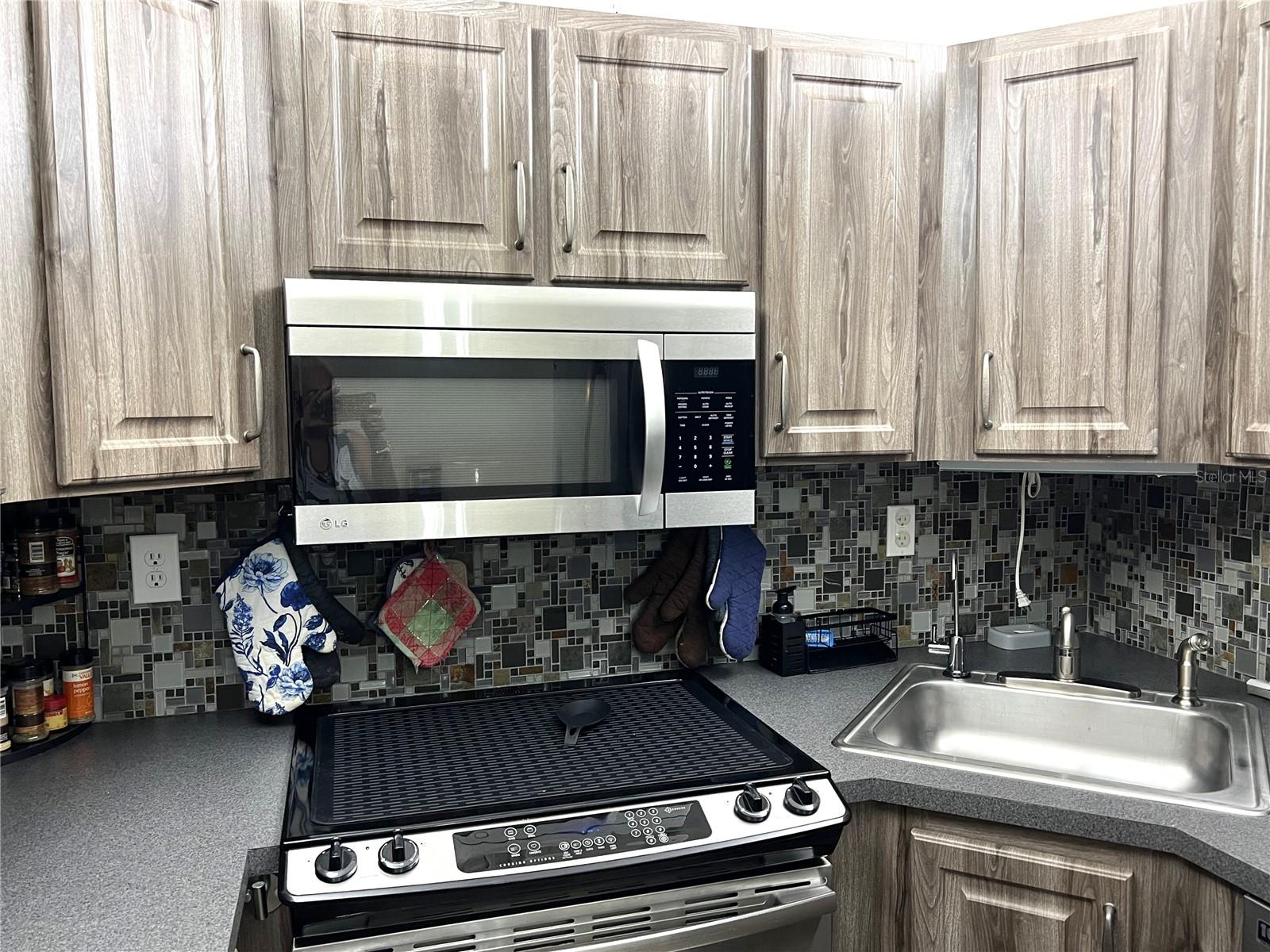 PINE RIDGE AT LAKE TARPON VILLAGE - Residential