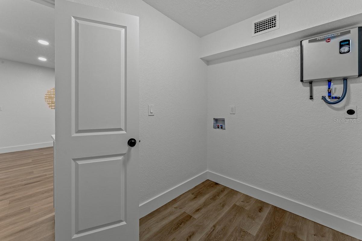 LONGDALE - Residential