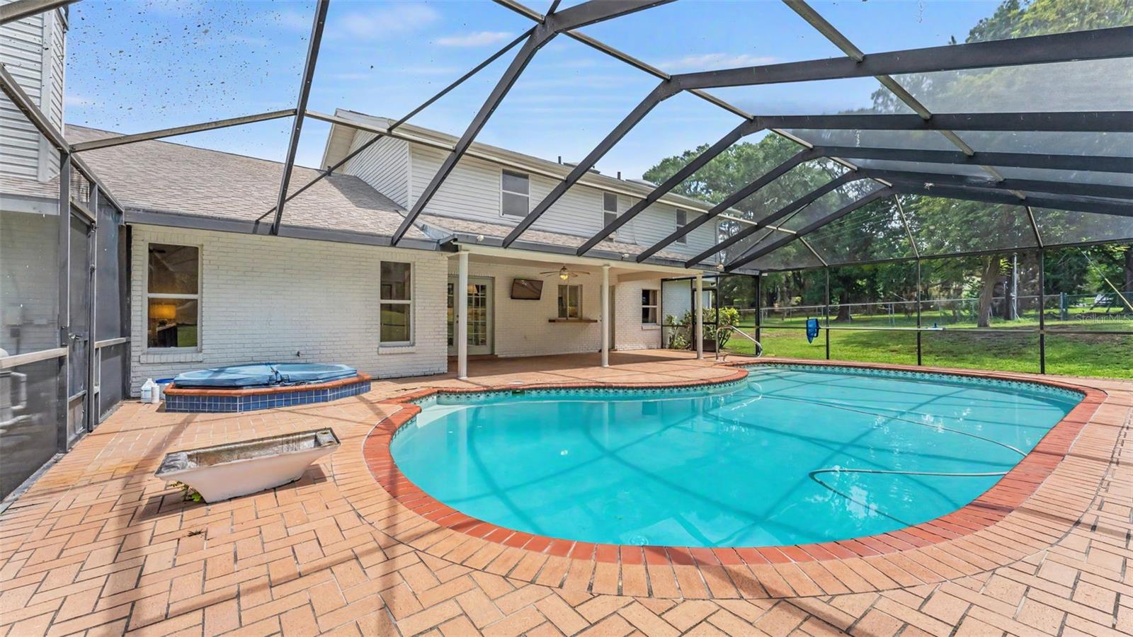 LAKEWOOD ESTATES - Residential