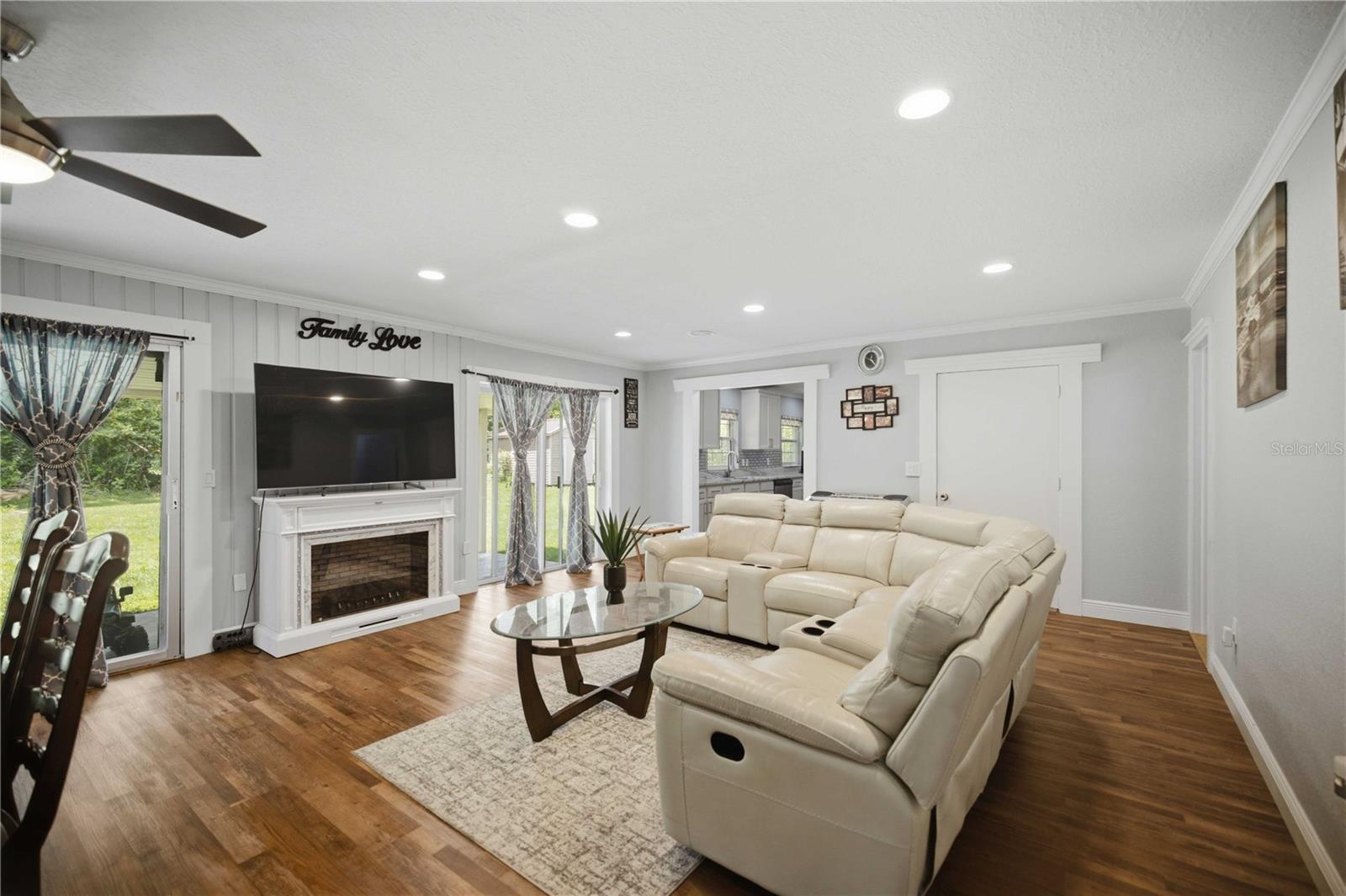 CASTLE HILLS - Residential