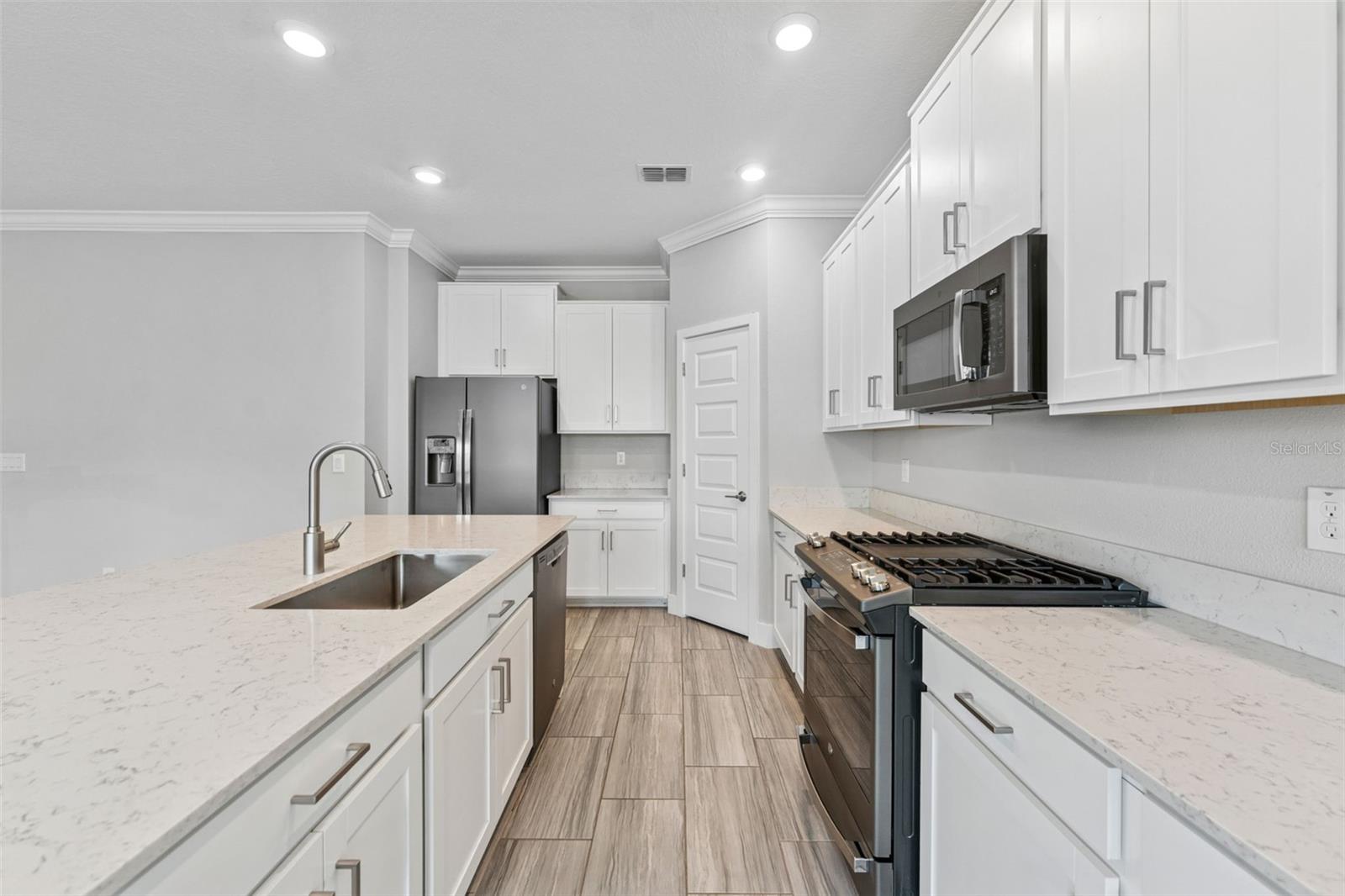 BEXLEY MANORS - Residential Lease