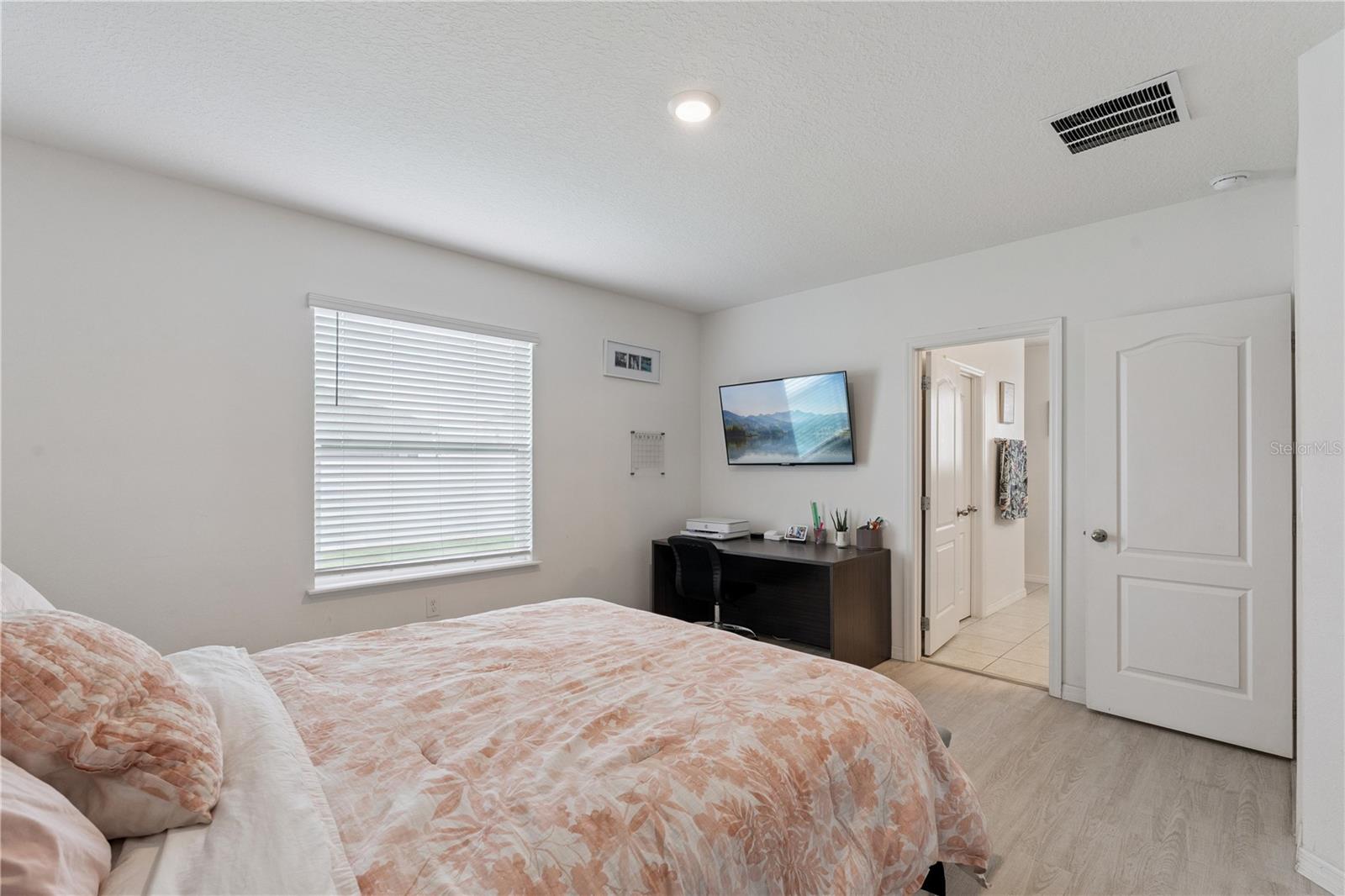 KNIGHT LAKE ESTATES - Residential