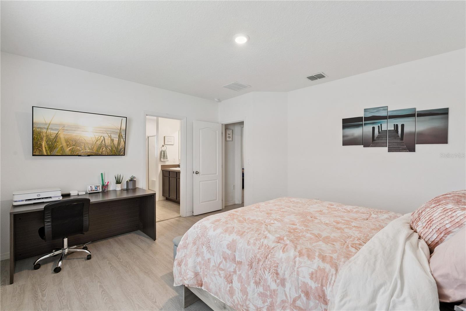 KNIGHT LAKE ESTATES - Residential