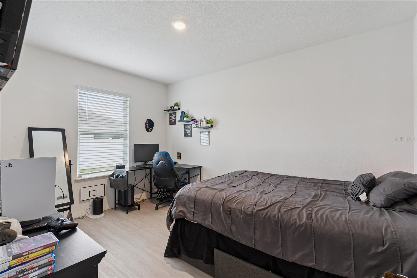 KNIGHT LAKE ESTATES - Residential