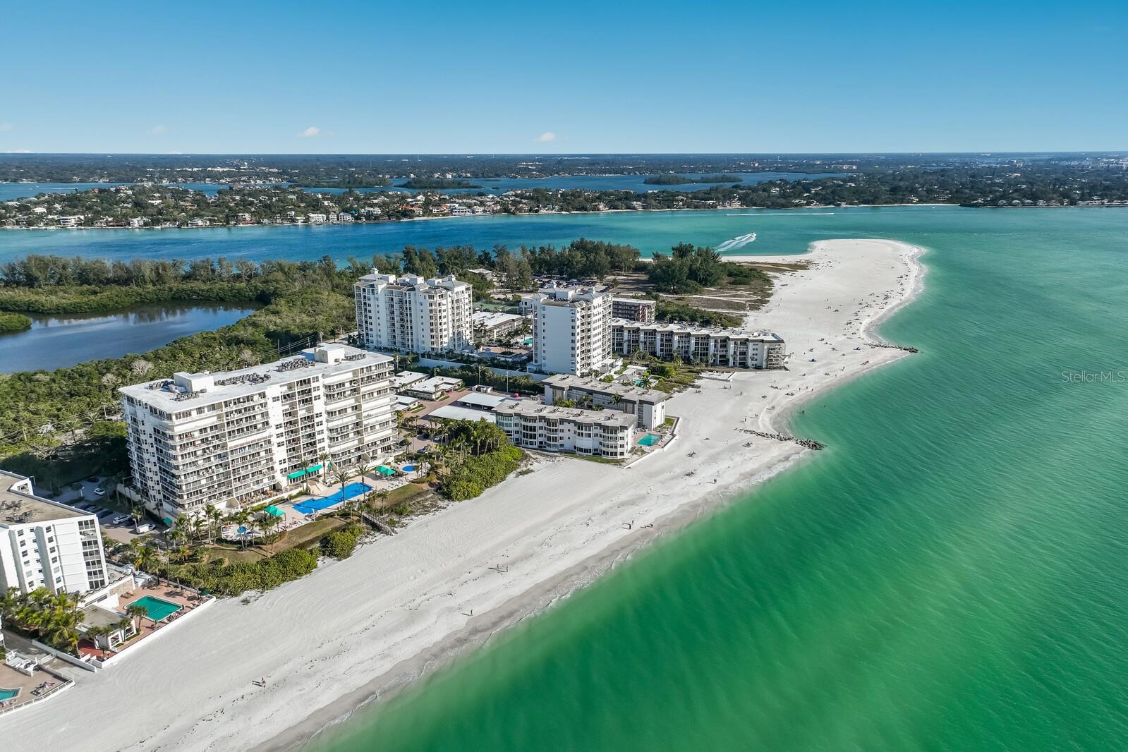 L ELEGANCE ON LIDO BEACH - Residential