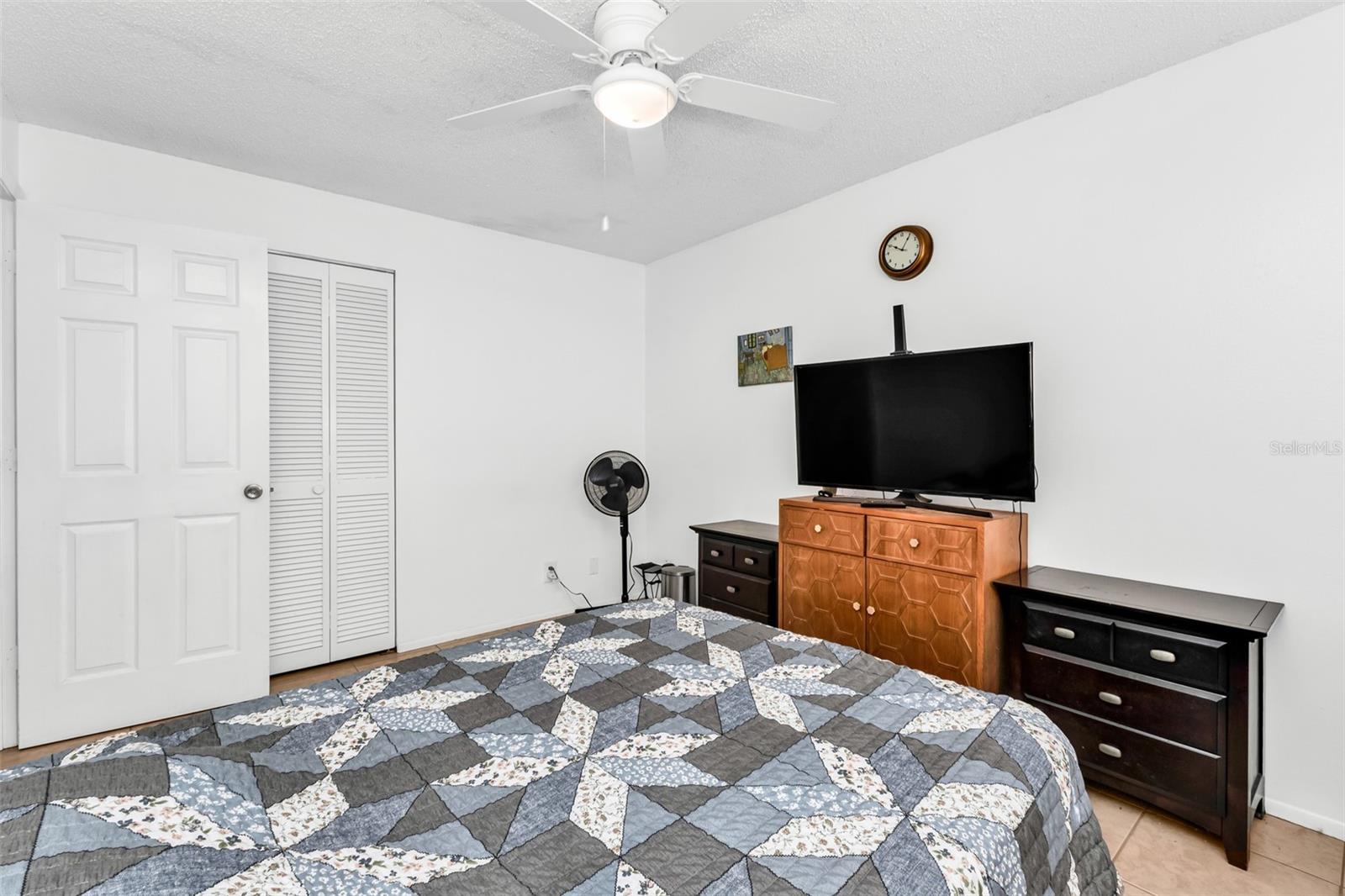 SAN CARLOS PARK - Residential Income