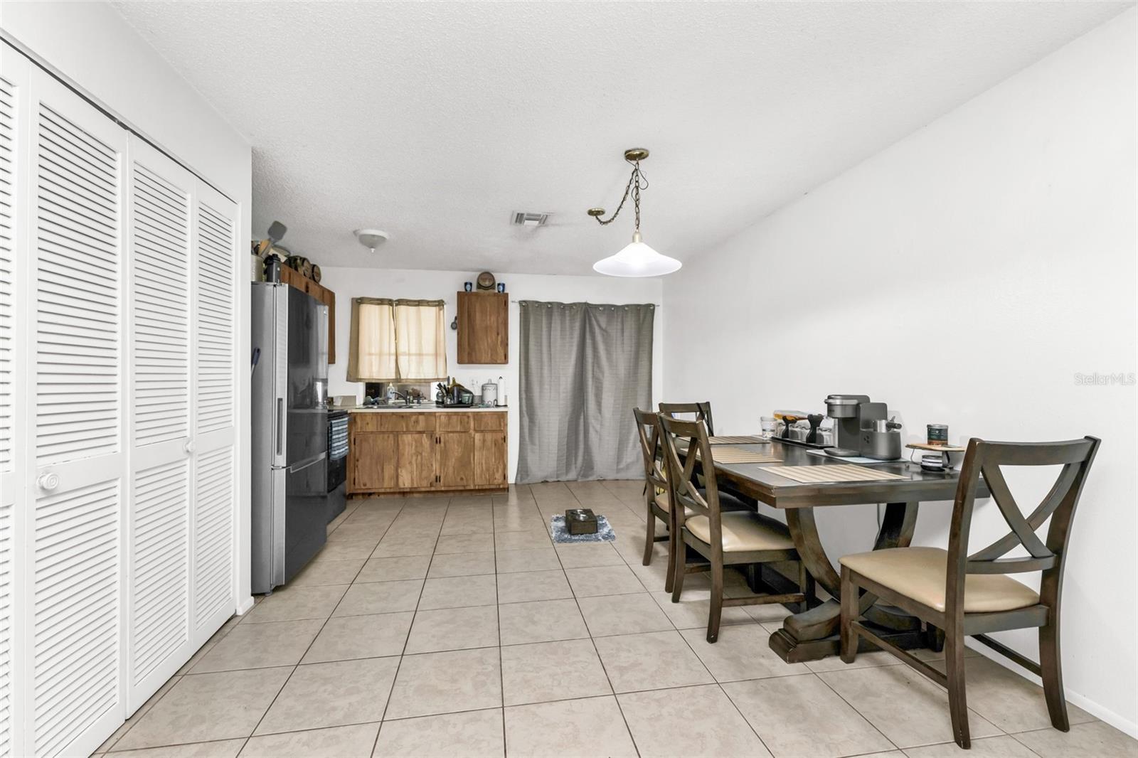 SAN CARLOS PARK - Residential Income