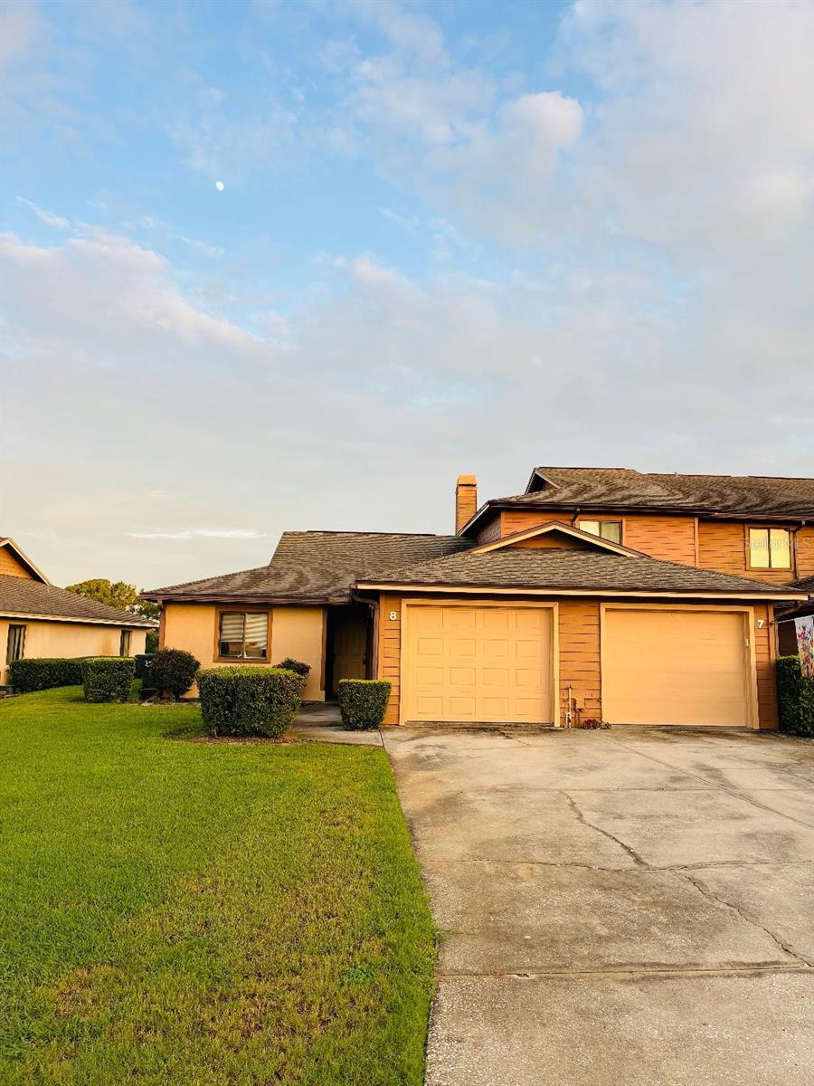 Fantastic and delightful, 2 Bedroom 1 Bathroom Townhome in North Lakeland with community Swimming Pool. Close to Douglas M. Cook Park, with dog park, basketball, football, and soccer complex available. This is a must-see! And will not Last!