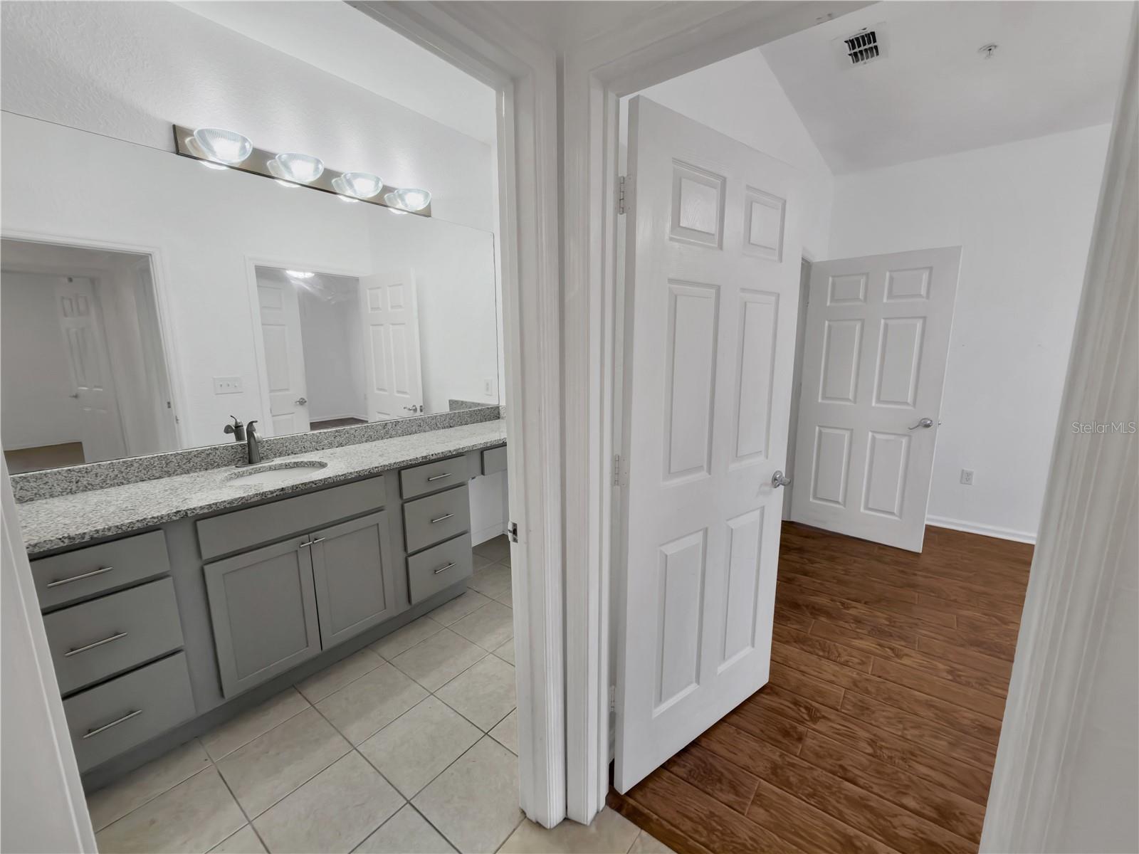 HORIZONS/VISTA LAKES CONDO PH 6 - Residential