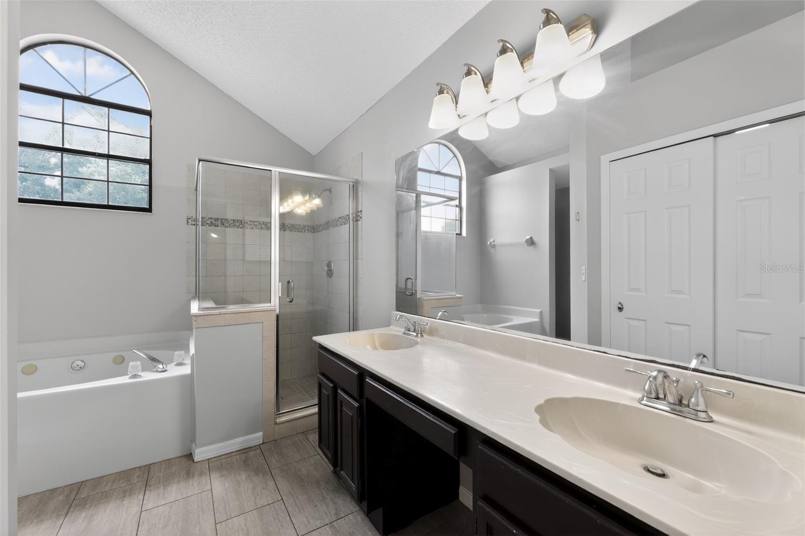 LANTANA LAKES - Residential