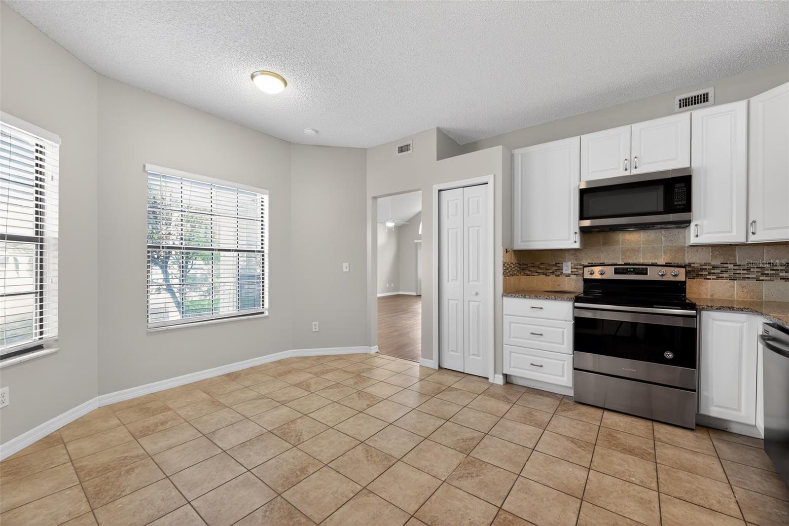 LANTANA LAKES - Residential