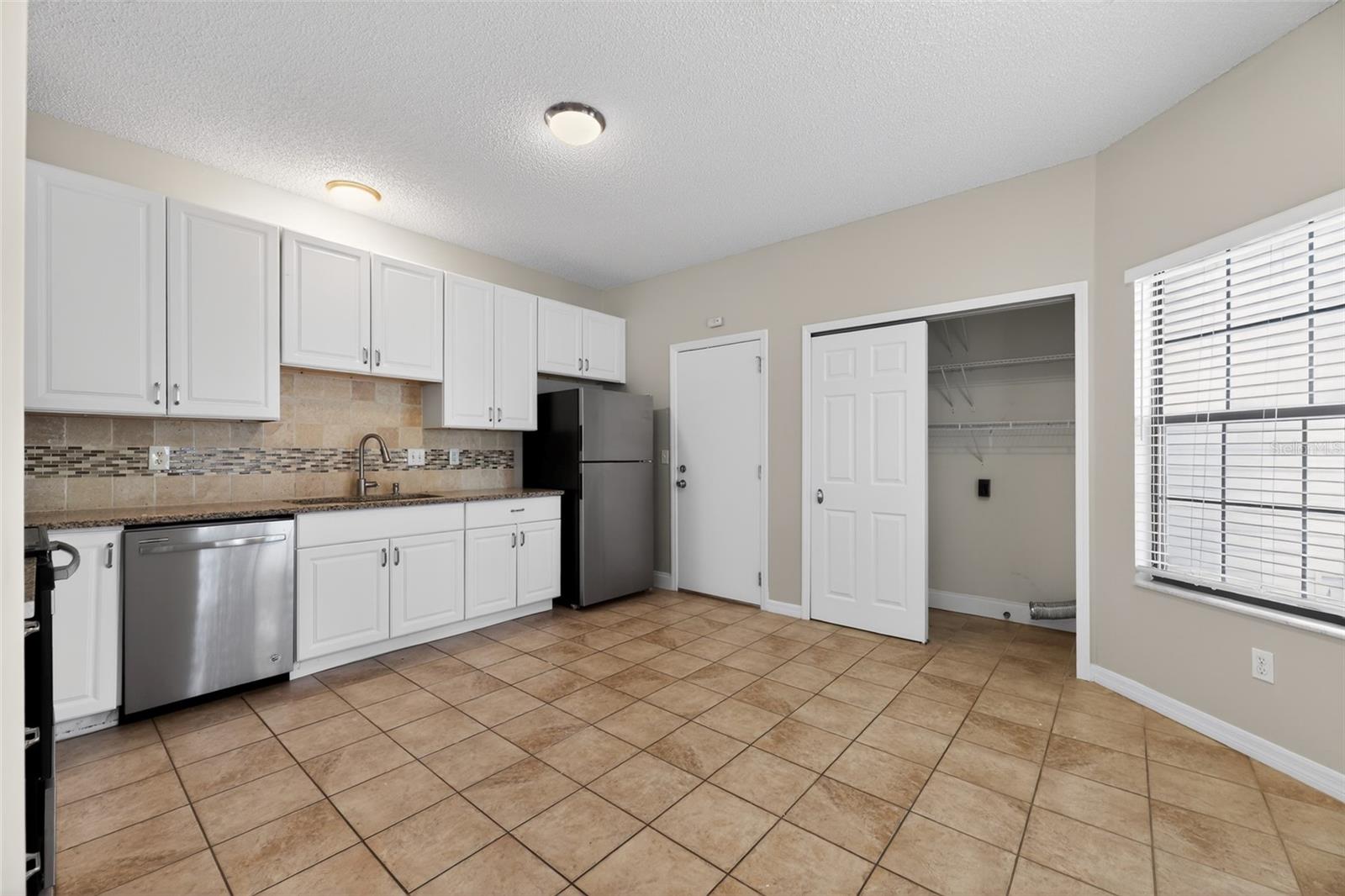 LANTANA LAKES - Residential